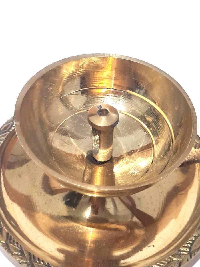 Lamparina indiana Diya de metal dourado design taça com alça