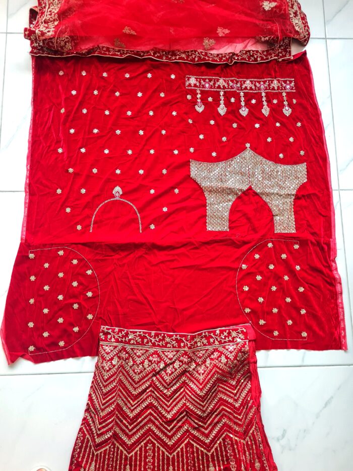 20260430_162945 Vestuário completo de noiva indiana luxo Lehenga Choli Dupatta Gold Shakti