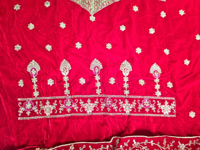 20260430_163024 Vestuário completo de noiva indiana luxo Lehenga Choli Dupatta Gold Shakti