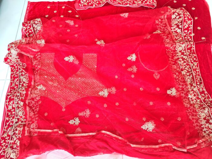 20260430_163059 Vestuário completo de noiva indiana luxo Lehenga Choli Dupatta Gold Shakti