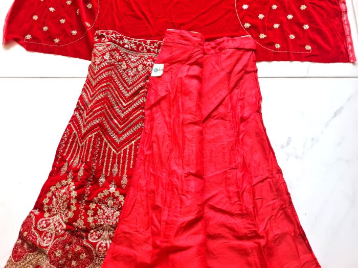 20260430_163213 Vestuário completo de noiva indiana luxo Lehenga Choli Dupatta Gold Shakti