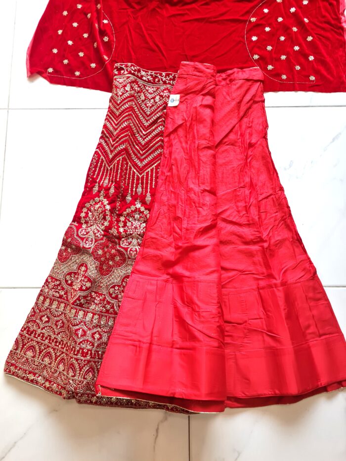20260430_163217 Vestuário completo de noiva indiana luxo Lehenga Choli Dupatta Gold Shakti