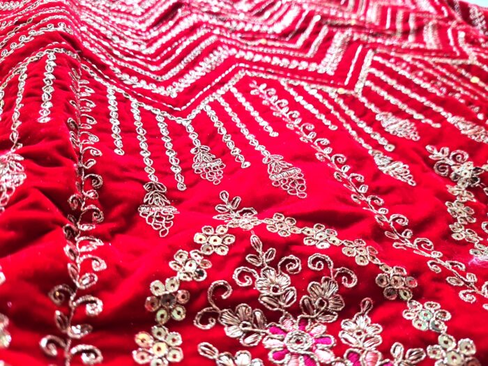 20260430_163241 Vestuário completo de noiva indiana luxo Lehenga Choli Dupatta Gold Shakti