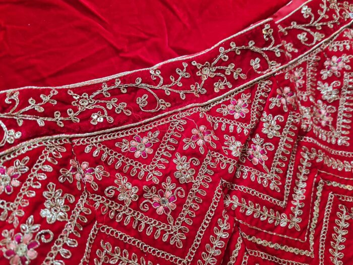 20260430_163251 Vestuário completo de noiva indiana luxo Lehenga Choli Dupatta Gold Shakti