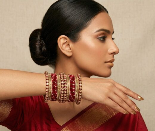 Conjunto de pulseiras indianas 24 peças douradas e vermelhas Ishani