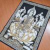 20260204_162335 Panô indiano decorativo Coleção Gold Mix da Deusa Lakshmi 100cm