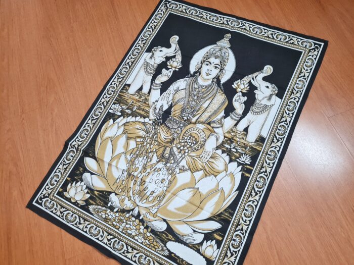 20260204_162335 Panô indiano decorativo Coleção Gold Mix da Deusa Lakshmi 100cm