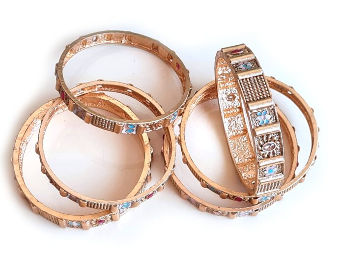Conjunto de 6 pulseiras indianas de metais design borboleta e flores