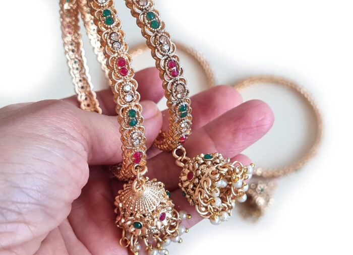 Conjunto de 4 Bangles indianas design Jhumka com pedrarias Apsara