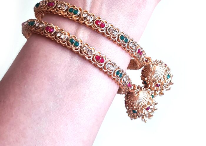 Conjunto de 4 Bangles indianas design Jumkha com pedrarias Apsara