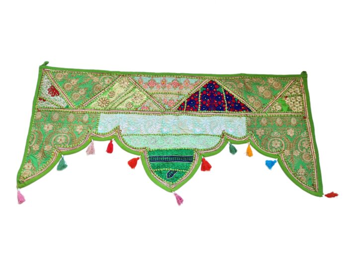 20260506_135538 Bandô de porta indiano (Toran) 5 pontas bordado verde e color 45cm