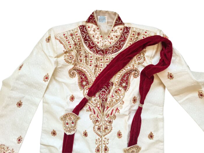 20260506_155806 Sherwani Indiano Luxo Creme com Bordados Zari, Pedrarias, Dupatta e Churidar