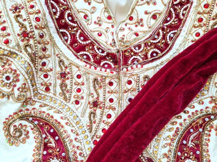 20260506_155810 Sherwani Indiano Luxo Creme com Bordados Zari, Pedrarias, Dupatta e Churidar