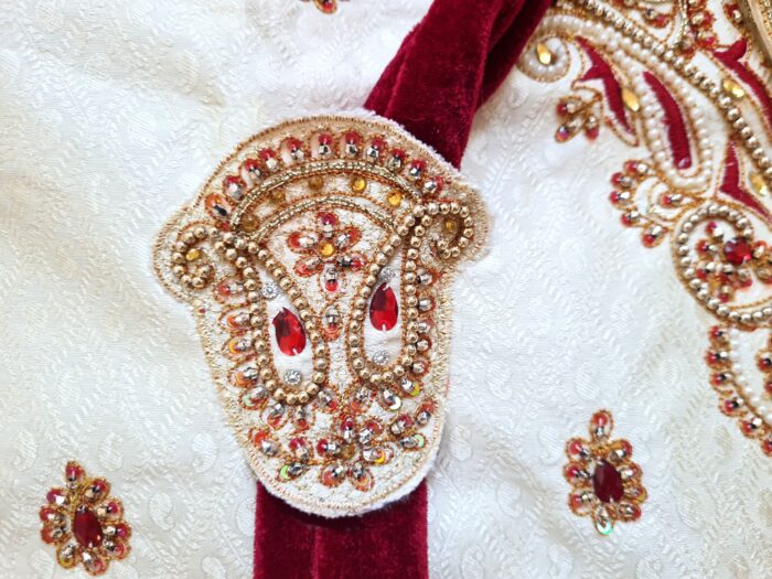 20260506_155814 Sherwani Indiano Luxo Creme com Bordados Zari, Pedrarias, Dupatta e Churidar