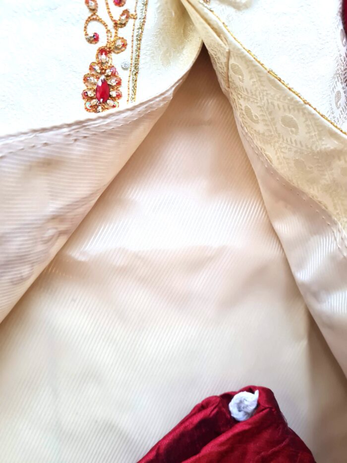 20260506_155910 Sherwani Indiano Luxo Creme com Bordados Zari, Pedrarias, Dupatta e Churidar