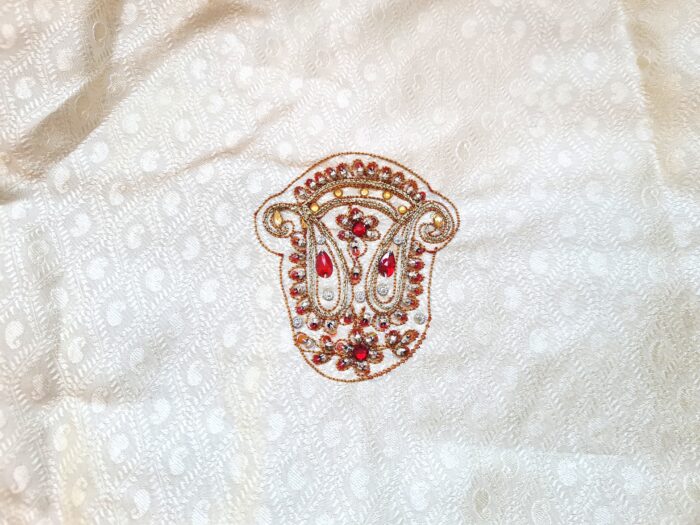 20260506_160038 Sherwani Indiano Luxo Creme com Bordados Zari, Pedrarias, Dupatta e Churidar
