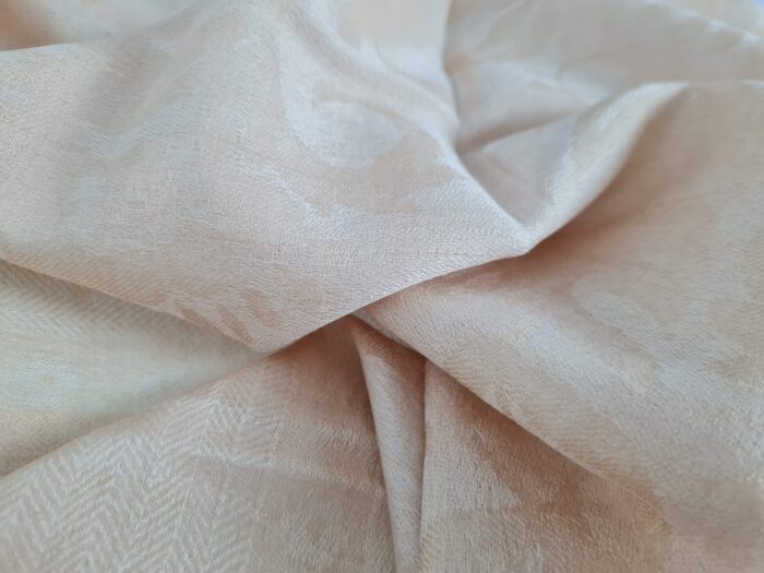 Pashimina indiana de cashmere estampa paisleys de bege adamascada