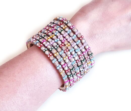 Conjunto de 8 pulseiras indianas com pedrarias cristais coloridos
