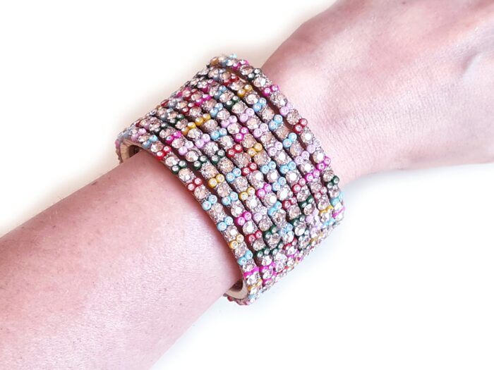 Conjunto de 8 pulseiras indianas com pedrarias cristais coloridos