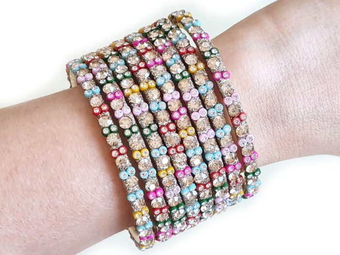 Conjunto de 8 pulseiras indianas com pedrarias cristais coloridos