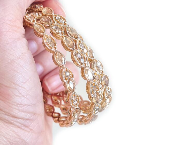 Conjunto de 4 pulseiras indianas com pedras translúcidas cor champanhe
