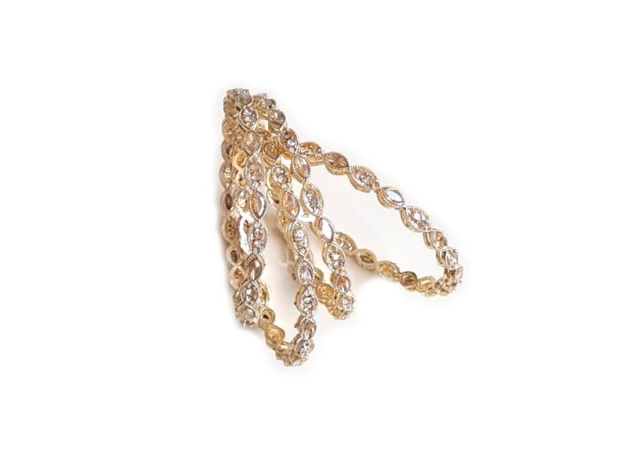 Conjunto de 4 pulseiras indianas com pedras translúcidas cor champanhe