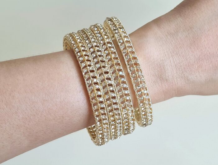 Conjunto de 4 pulseiras indianas com pedras translúcidas âmbar claro