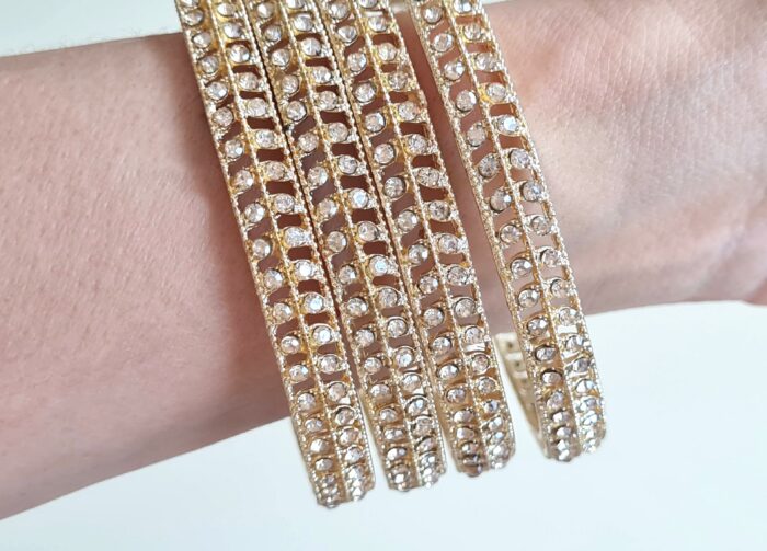 Conjunto de 4 pulseiras indianas com pedras translúcidas âmbar claro