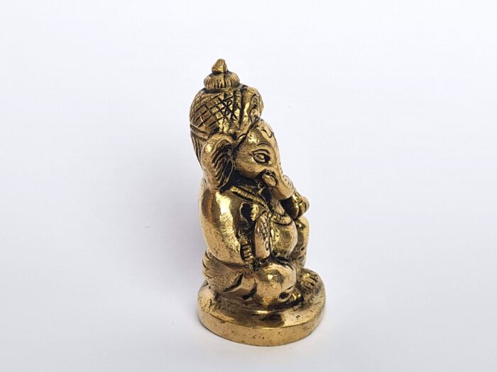 20260529_175315 Estátua pequena do Deus Ganesha Mukut-Raja (O Pequeno Rei Divino)