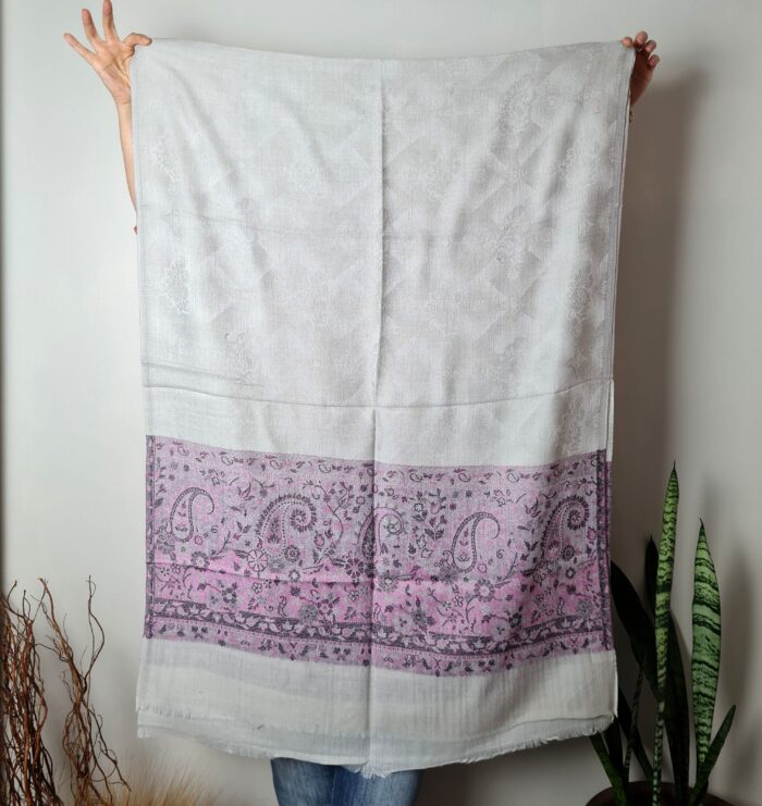 Pashimina indiana de cashmere estampa adamascada cinza e lilás