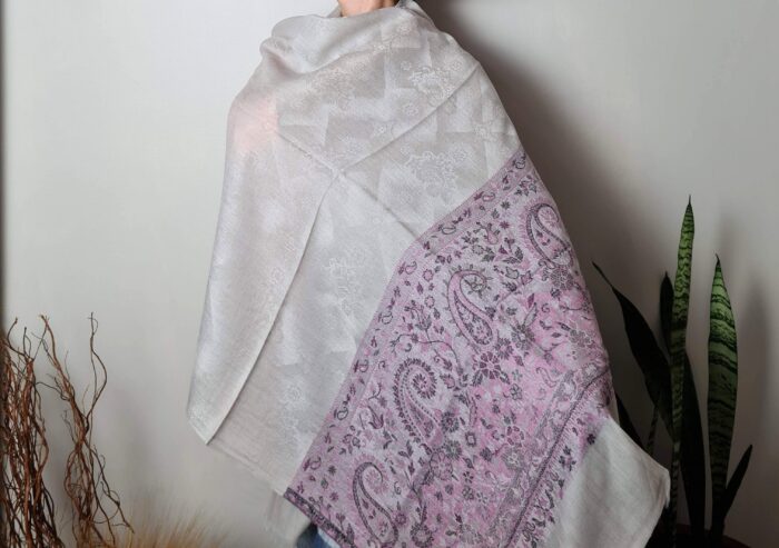 Pashimina indiana de cashmere estampa adamascada cinza e lilás