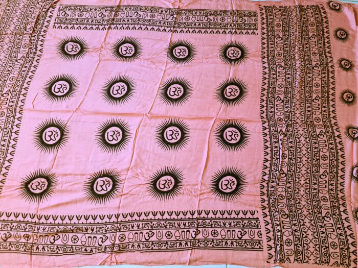 Chadar indiano (manto de oração) de Om e mantras rosa e preto