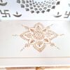 Mandir Templo Hindu Artesanal Off-White e Dourado com Iluminação Om