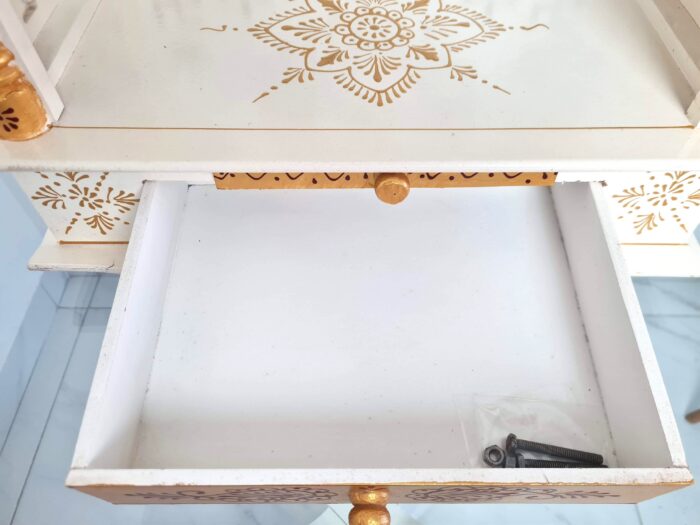 Mandir Templo Hindu Artesanal Off-White e Dourado com Iluminação Om