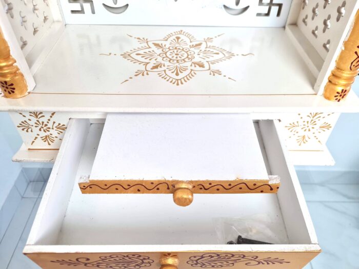 Mandir Templo Hindu Artesanal Off-White e Dourado com Iluminação Om