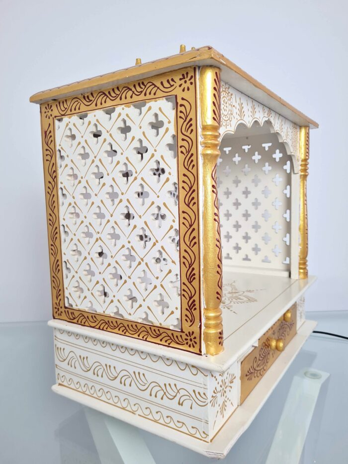 Mandir Templo Hindu Artesanal Off-White e Dourado com Iluminação Om
