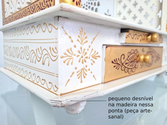 Mandir Templo Hindu Artesanal Off-White e Dourado com Iluminação Om