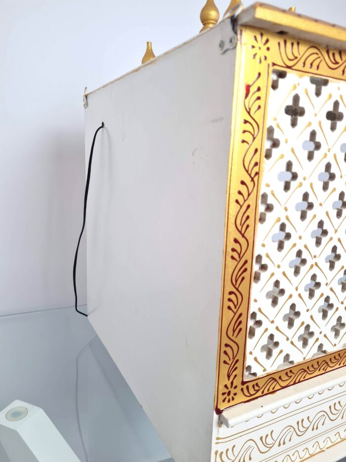 Mandir Templo Hindu Artesanal Off-White e Dourado com Iluminação Om