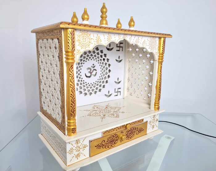 Mandir Templo Hindu Artesanal Off-White e Dourado com Iluminação Om