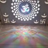 Mandir Templo Hindu Artesanal Off-White e Dourado com Iluminação Om