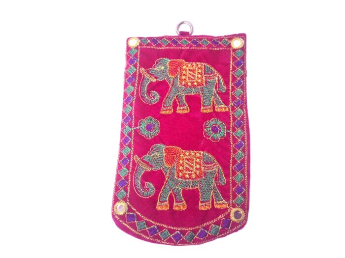 20260622_152938 Bolsinha indiana Porta celular bordado de elefante pink e verde
