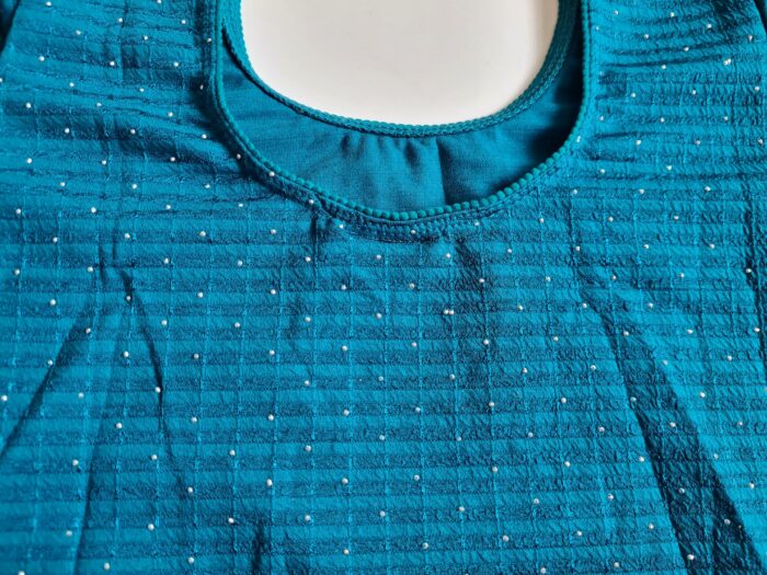 Choli blusinha para usar com saree em azul com pontos de luz