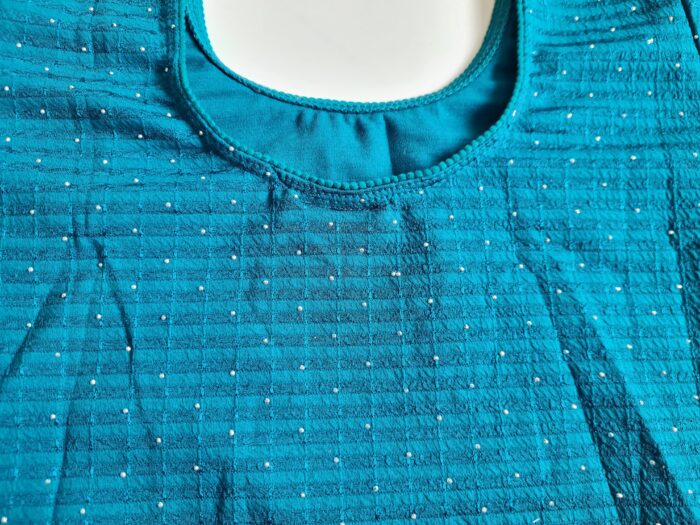 Choli blusinha para usar com saree em azul com pontos de luz