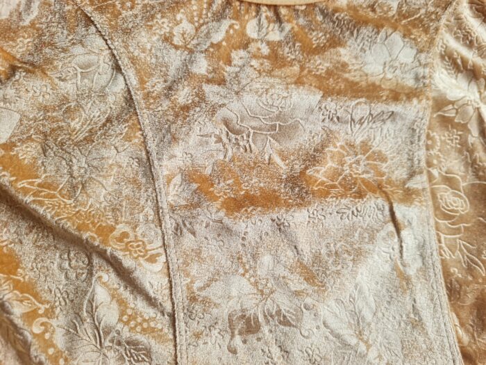 Choli blusinha para usar com saree em veludo dourado