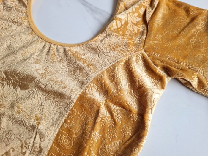 Choli blusinha para usar com saree em veludo dourado