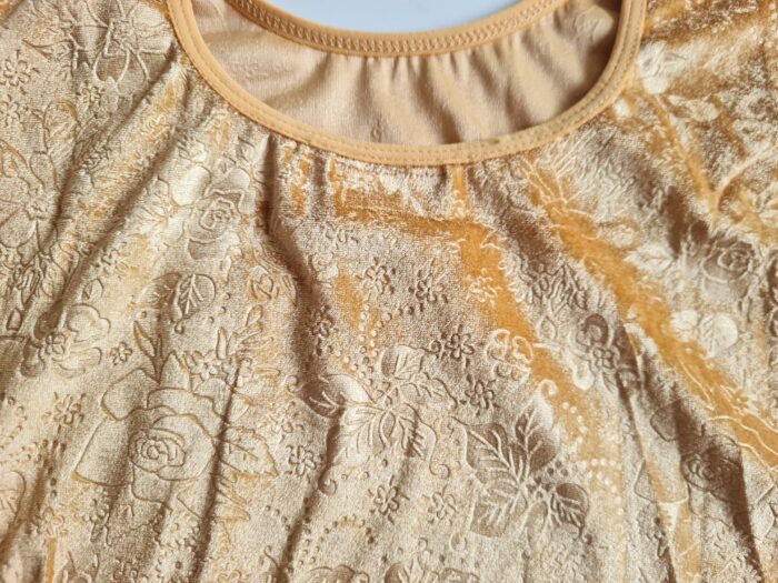 Choli blusinha para usar com saree em veludo dourado