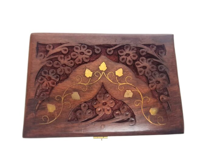 20260529_175851 Caixa indiana decorativa em madeira com entalhes e marchetaria em bronze M