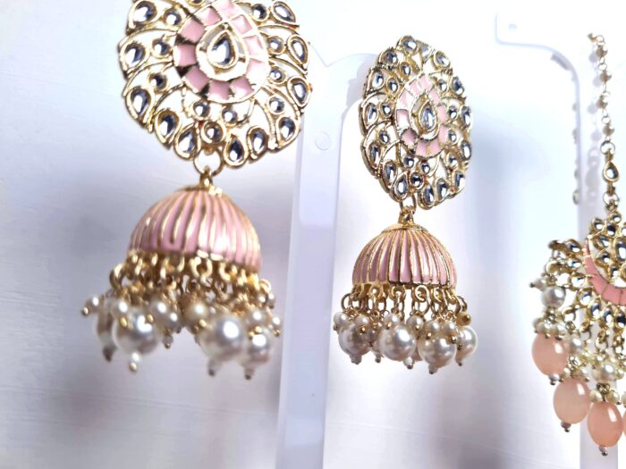 20260529_185514 Conjunto para festas indianas de brinco Jhumka com tikka rose pêssego