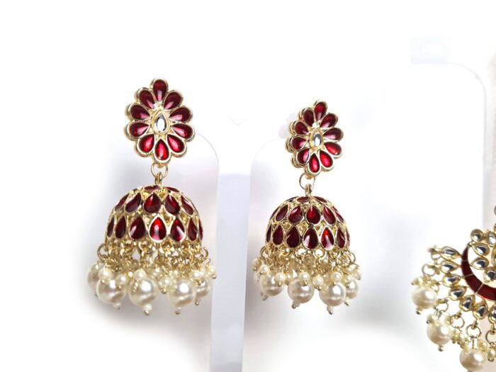 Conjunto para festas indianas de brinco Jhumka com tikka vermelho esmaltado