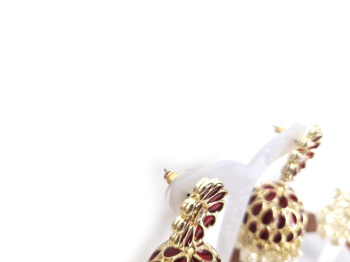 Conjunto para festas indianas de brinco Jhumka com tikka vermelho esmaltado